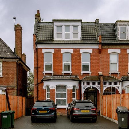 Fantastic New, London Apartment 3 Bed 1 Bath & Parking Whetstone Luaran gambar