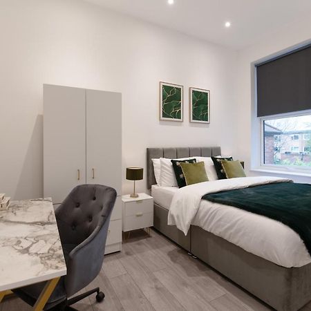 Fantastic New, London Apartment 3 Bed 1 Bath & Parking Whetstone Luaran gambar