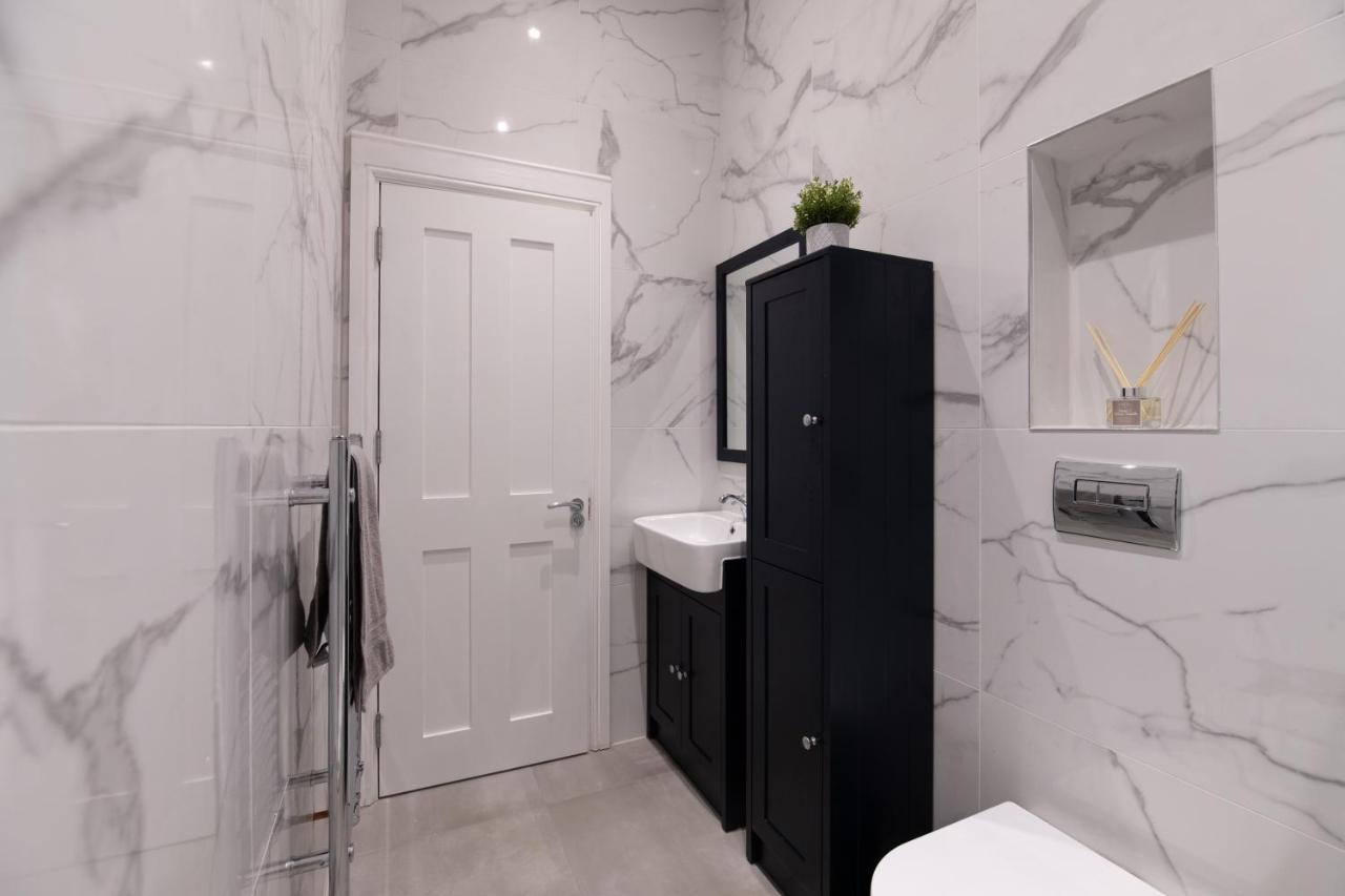 Fantastic New, London Apartment 3 Bed 1 Bath & Parking Whetstone Luaran gambar