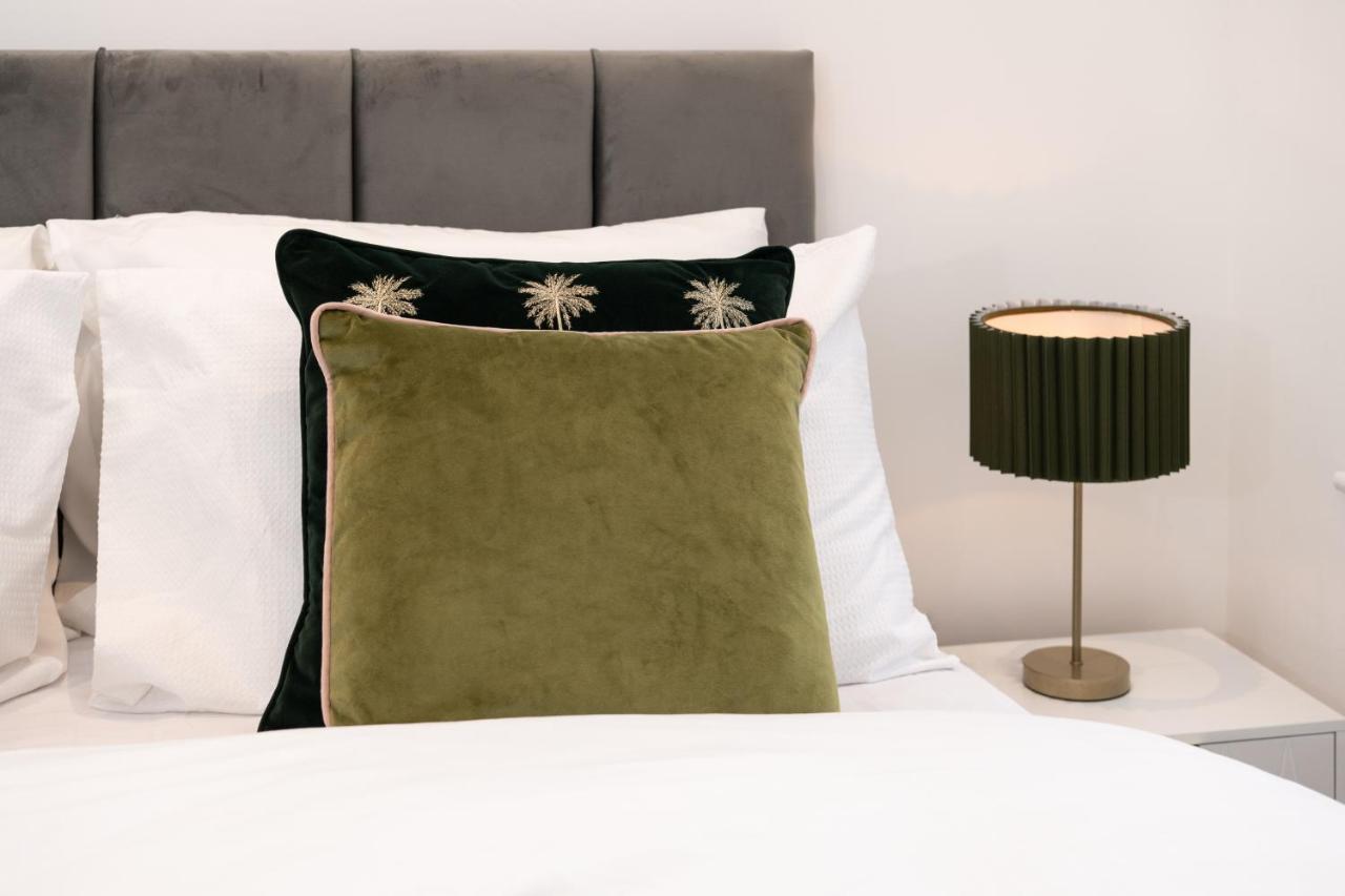 Fantastic New, London Apartment 3 Bed 1 Bath & Parking Whetstone Luaran gambar