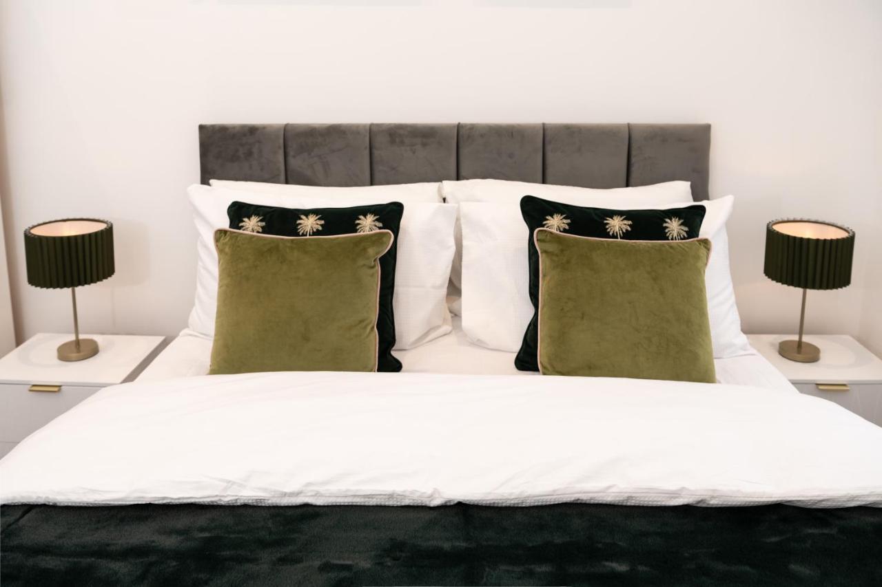 Fantastic New, London Apartment 3 Bed 1 Bath & Parking Whetstone Luaran gambar