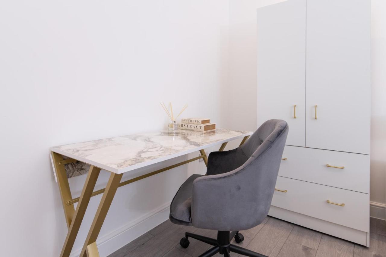 Fantastic New, London Apartment 3 Bed 1 Bath & Parking Whetstone Luaran gambar