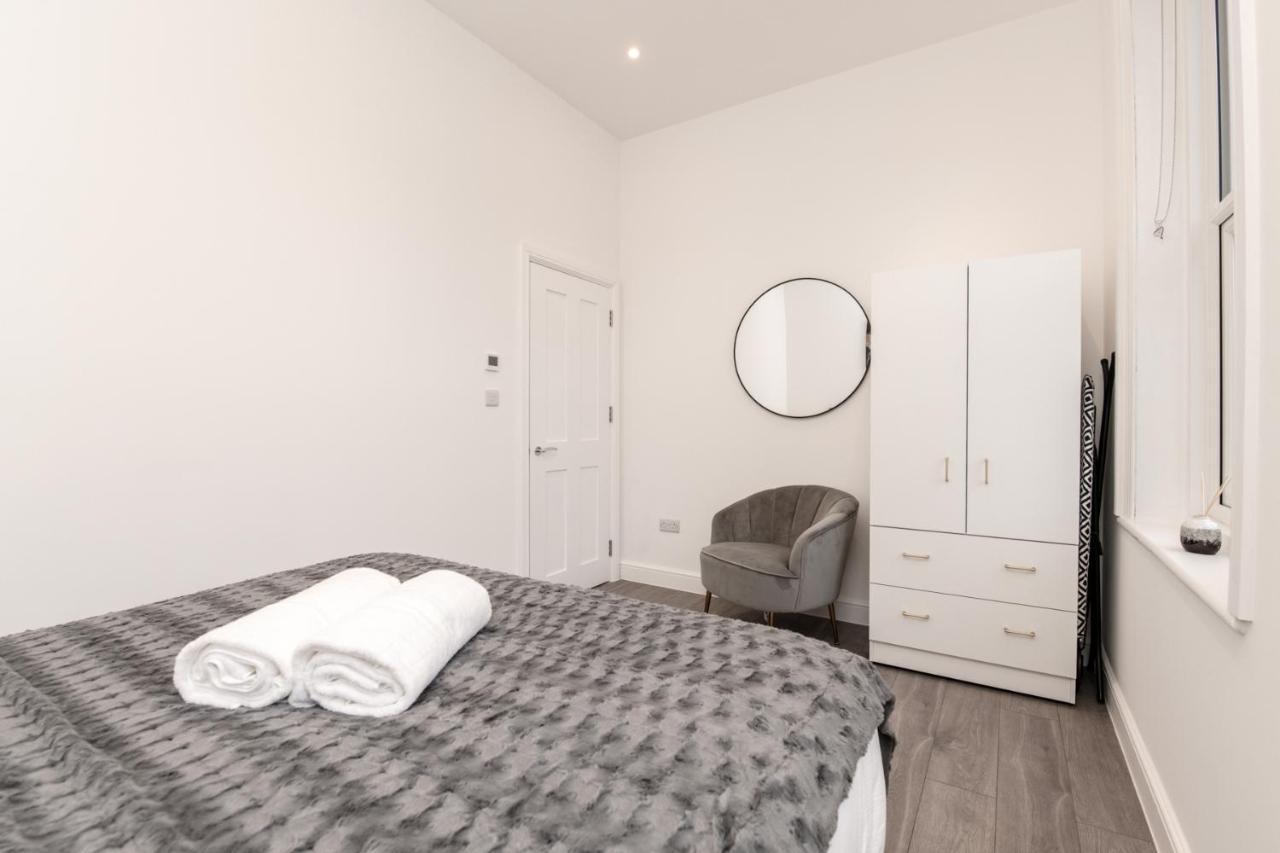 Fantastic New, London Apartment 3 Bed 1 Bath & Parking Whetstone Luaran gambar